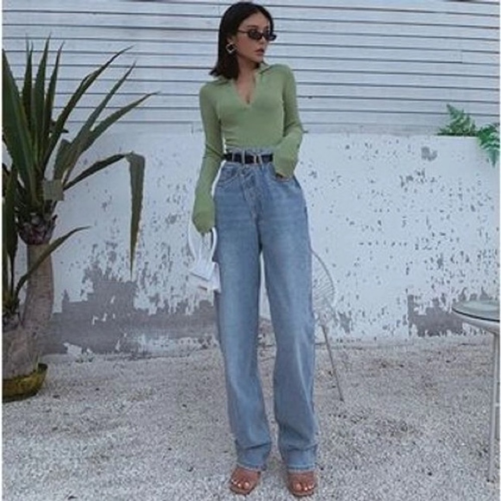 Asymmetric Waistline Straight Leg Jeans 25